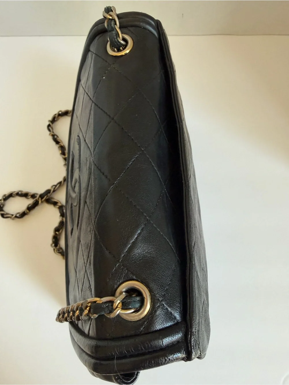 CHANEL Black Quilted Lambskin Shoulder Bag with Gold Chain